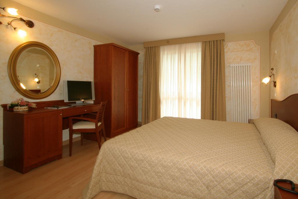 Hotel Dama Bianca Valtournenche Quarto foto
