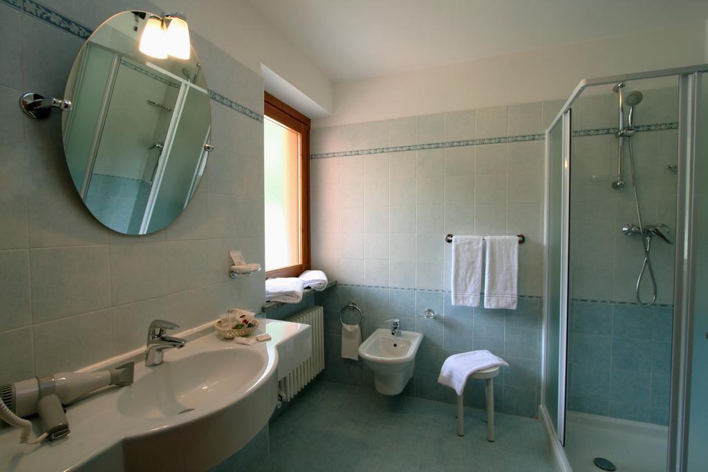Hotel Dama Bianca Valtournenche Quarto foto