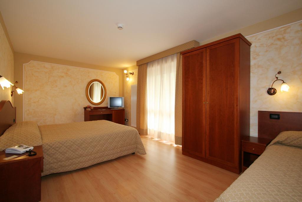 Hotel Dama Bianca Valtournenche Quarto foto